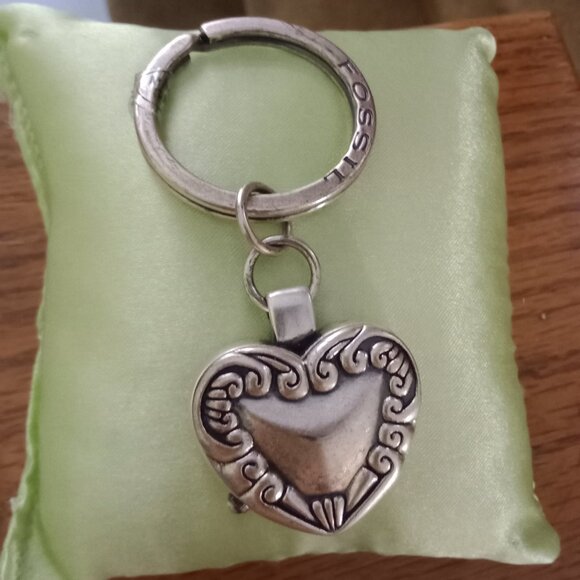 Key Ring Watch Locket - Picture 2 of 6